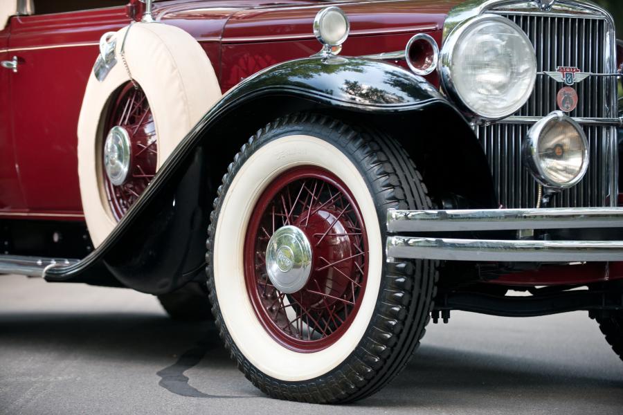 Детали экстерьера Stutz Model MB SV16 Convertible Coupe by Derham 1931 года  (фото 15 из 29)